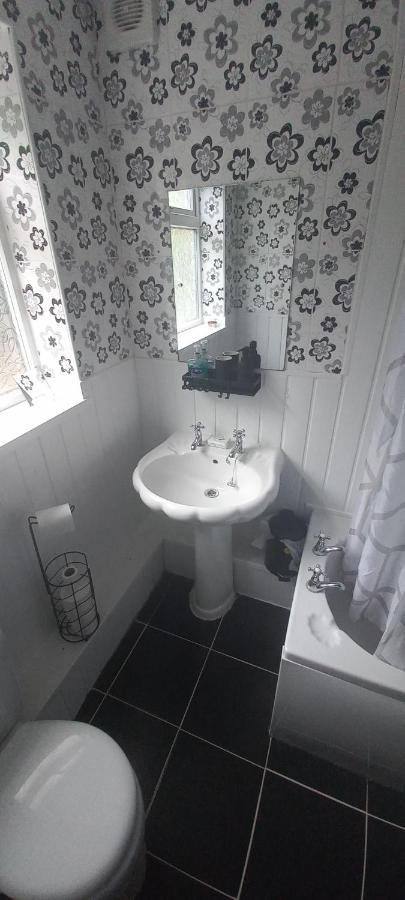 6-Min Walk To New Cross Parking Long Stay Discounts Wolverhampton Luaran gambar